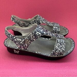 Algeria 36 Navy White Leather Sandals KEN-769. 
Size 41 US 10.5